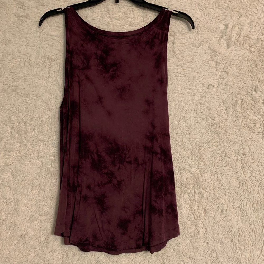 maroon tank top